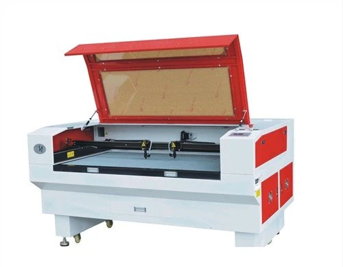 CO₂ Laser Cutting Machine